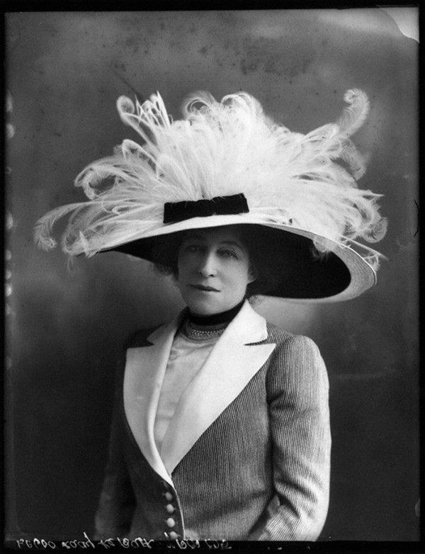 Hat with egret feathers